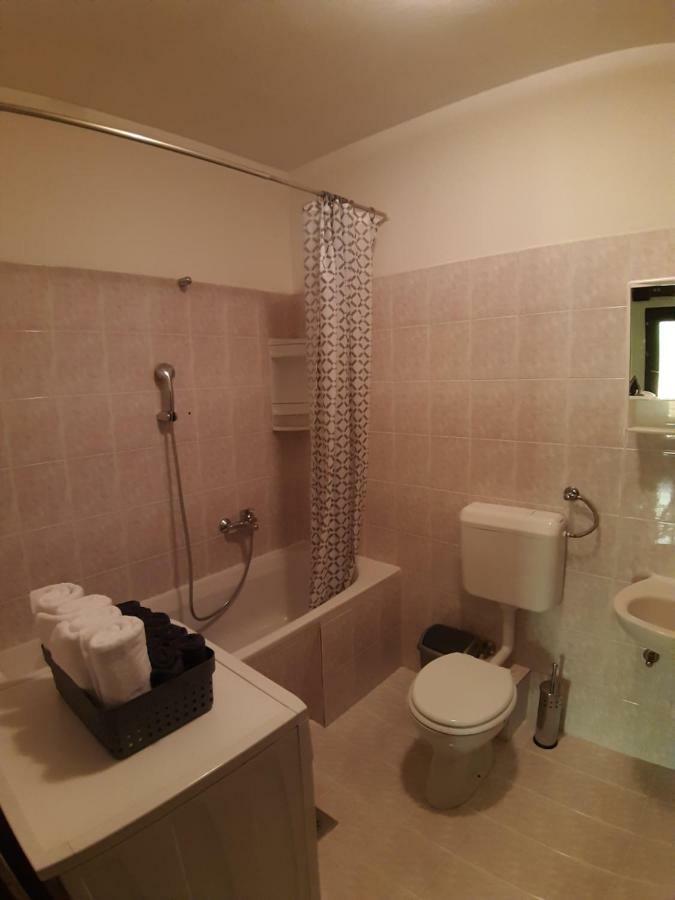 Apartment Elena Galovac  Esterno foto